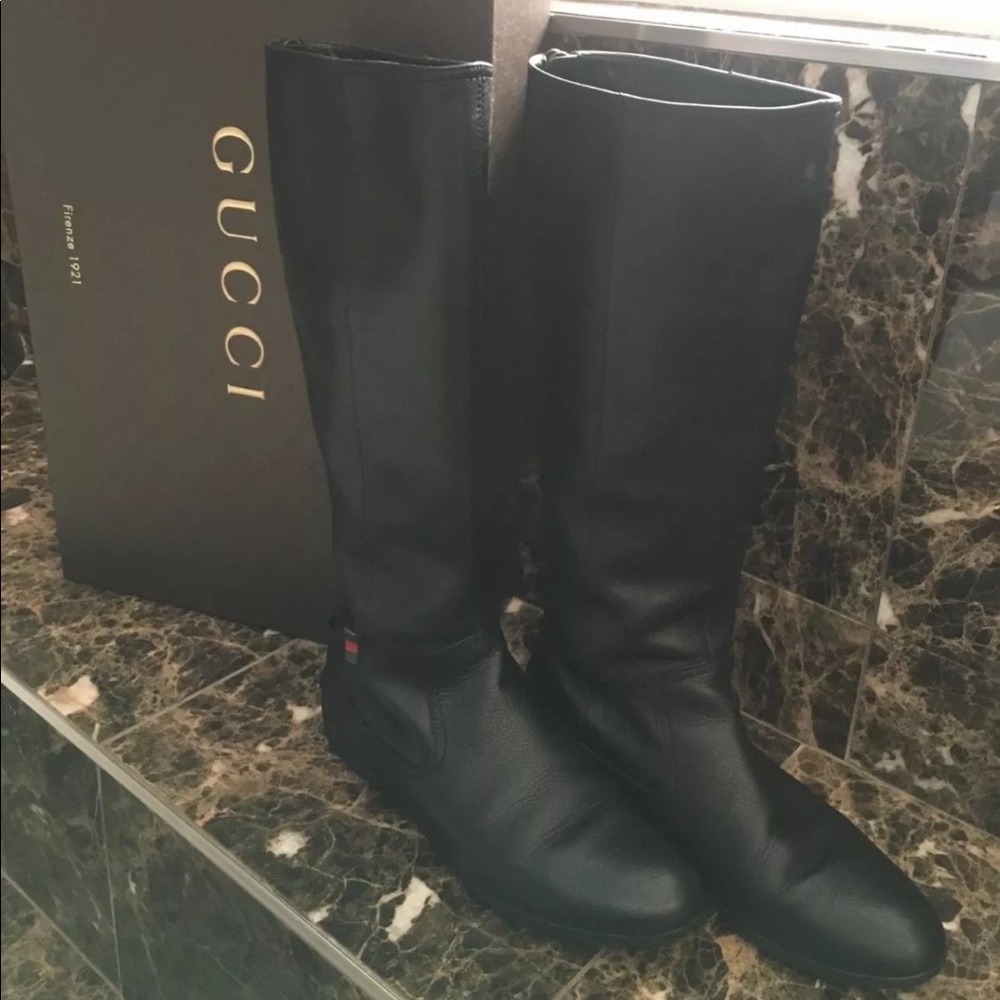 Gucci boots size 38 zipper in the back